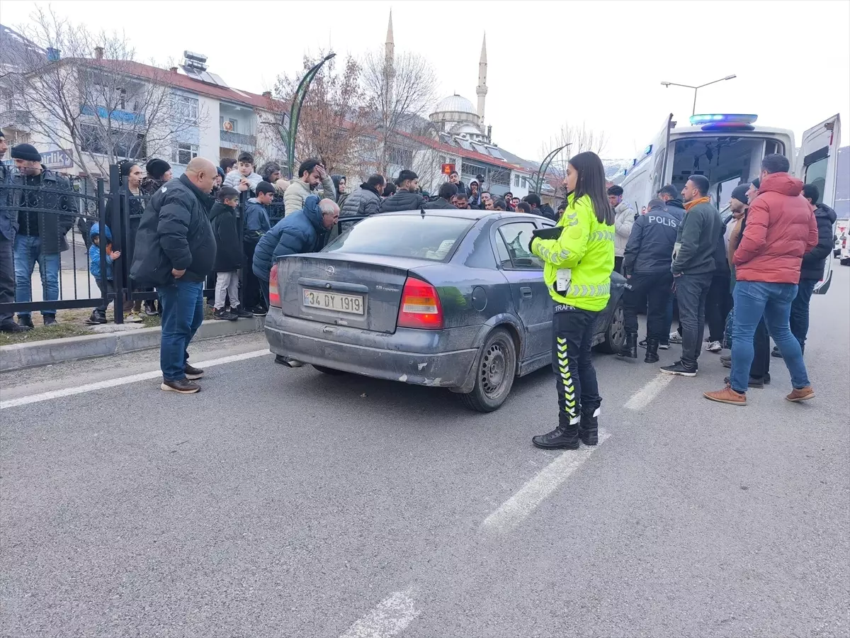 Bingöl'de Yaya Otomobilin Çarpmasıyla Yaralandı
