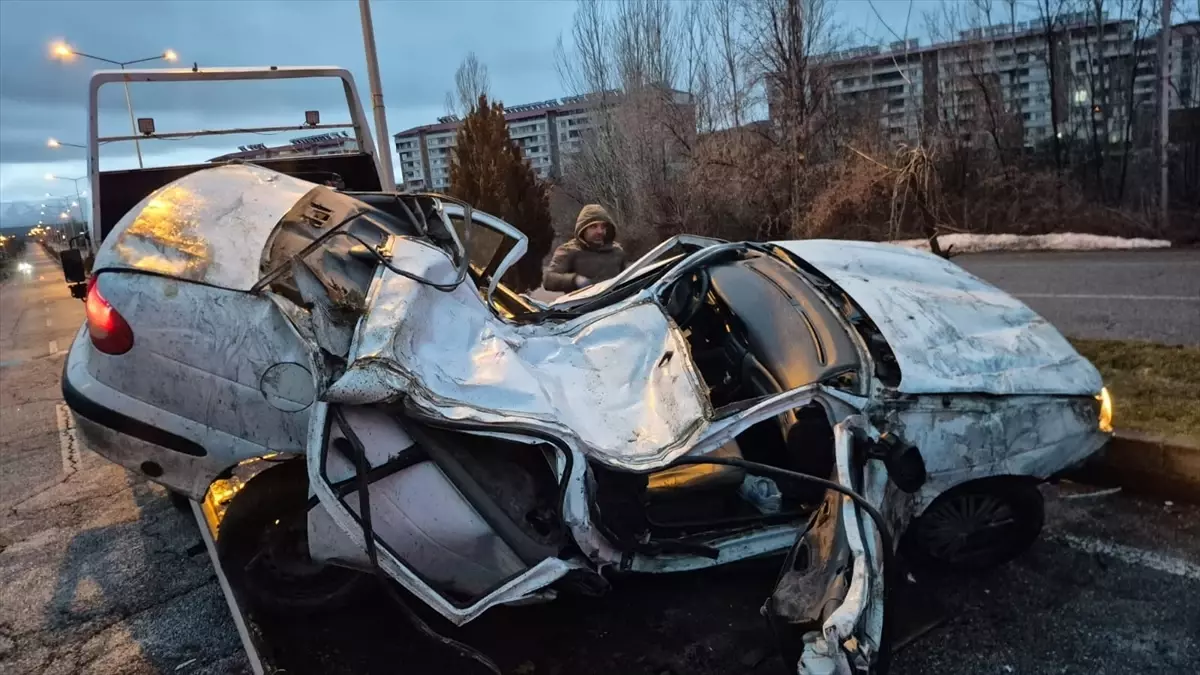 Bingöl'de takla atarak devrilen otomobilin sürücüsü hayatını kaybetti