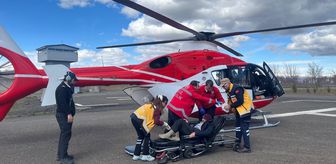 Bingöl'de yolu kardan kapanan mezradaki hasta helikopter ambulansla hastaneye ulaştırıldı
