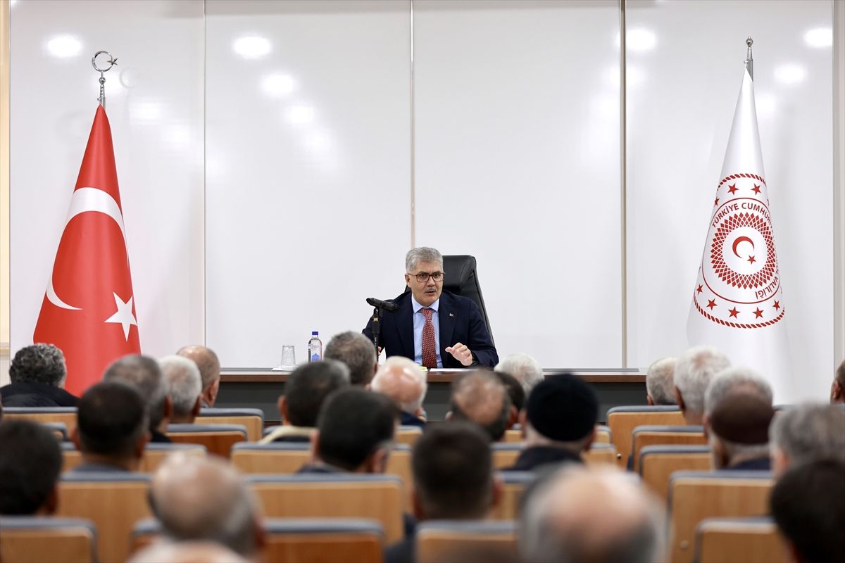 Bingöl Valisi Çelik, muhtarlarla bir araya geldi