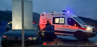Bitlis'te refüje çarpan otomobildeki 4 kişi yaralandı