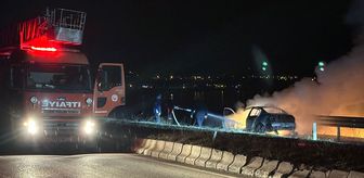 Bitlis'te seyir halindeki otomobil yandı