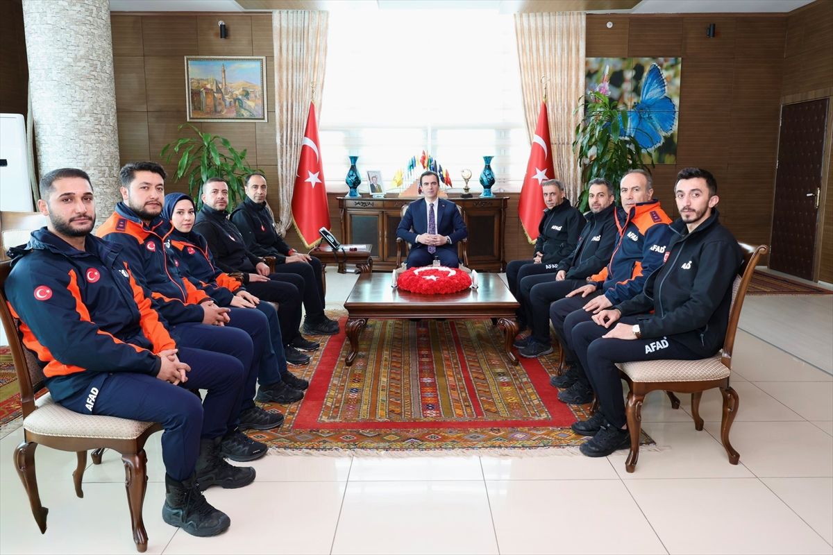 Bitlis Valisi Karakaya AFAD personelini kabul etti