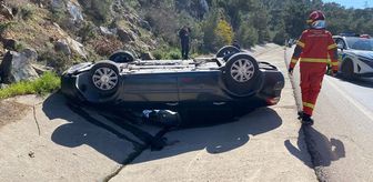 Bodrum'da devrilen otomobilin sürücüsü yaralandı