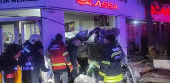 Bodrum'da kontrolden çıkıp iş yerine giren otomobildeki 3 kişi yaralandı
