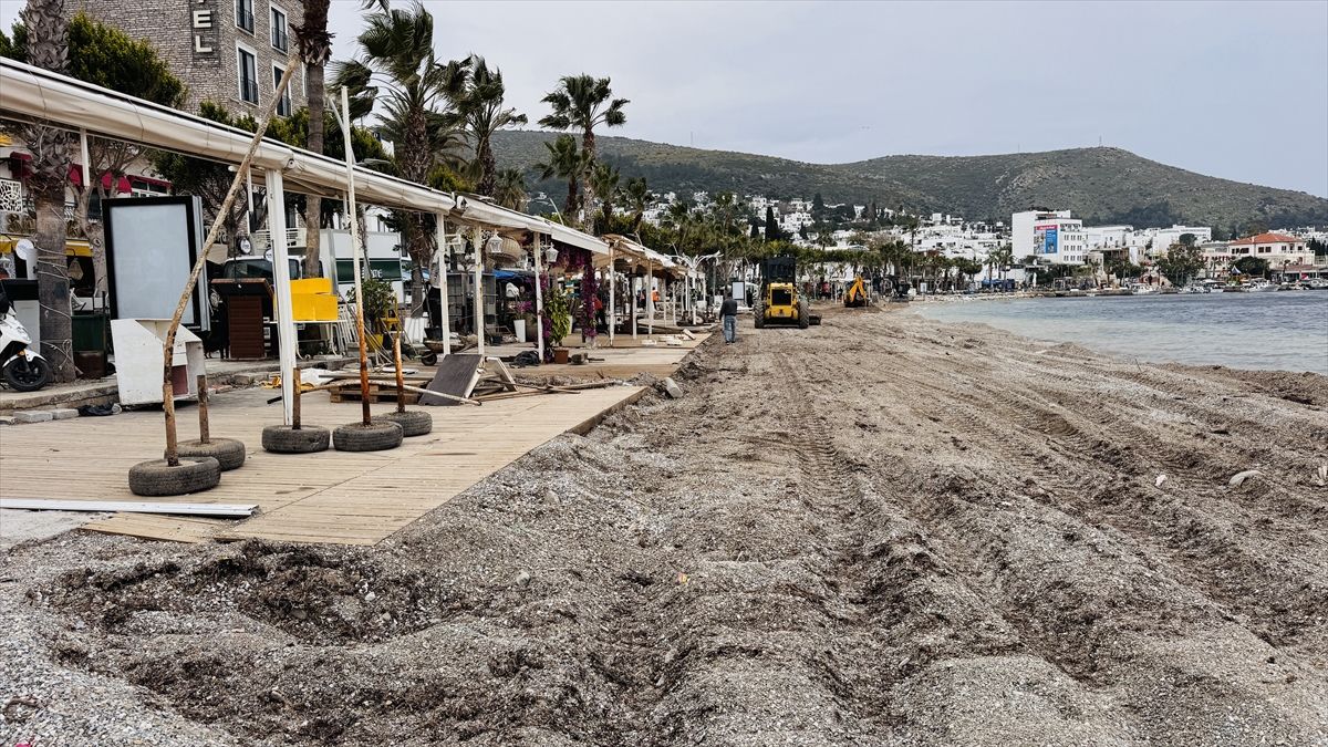 Bodrum'da sahildeki tahliye ve yıkım işlemleri devam ediyor