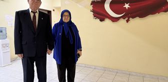 Bodur çifti 56 yıldır birbirinin elini bırakmıyor