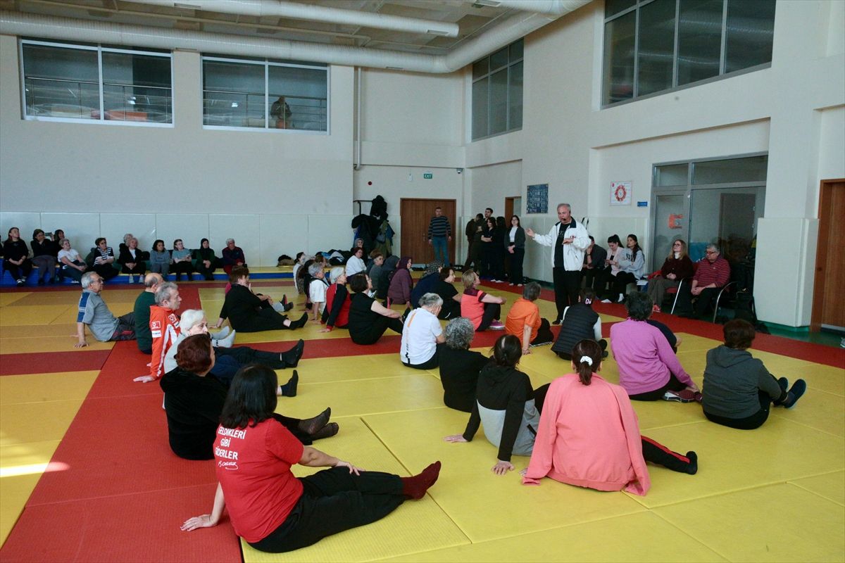 Bolu'da 65 yaş üstü bireylerin denge ve koordinasyonu tai chi ile destekleniyor