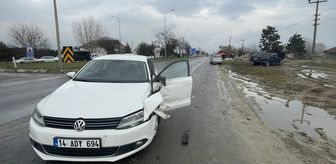 Bolu'da iki otomobilin çarpışması sonucu 3 kişi yaralandı