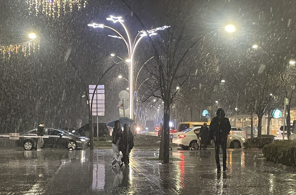 Bolu'da kar etkili oluyor