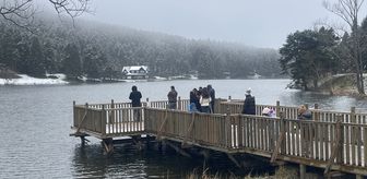 Bolu ve Kocaeli'nin yüksek kesimlerinde kar yağışı aralıklarla etkili oluyor