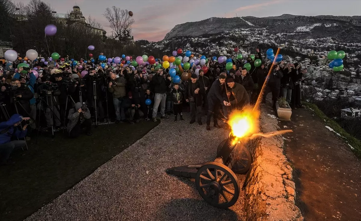 Bosna Hersek'in başkenti Saraybosna'da ramazan, geleneksel top atışıyla karşılandı