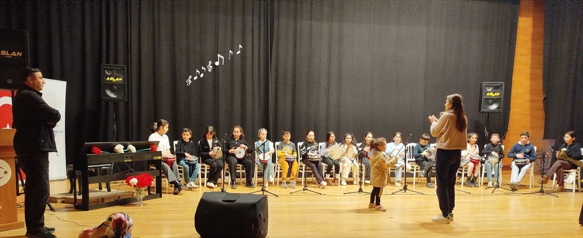 Boyabat'ta Sanat ve Müzik Gecesi Düzenlendi