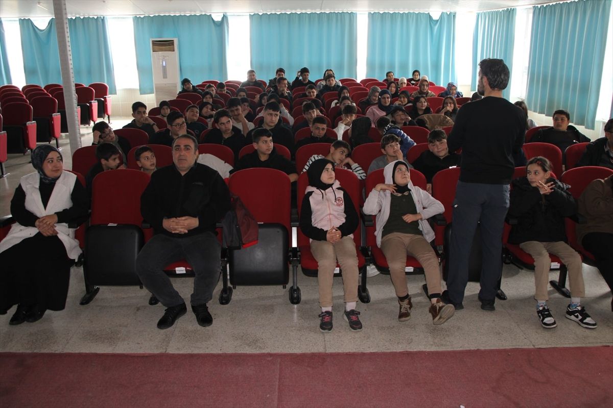 Bozyazı ilçesinde öğrenciler terörle mücadele konusunda bilgilendirildi