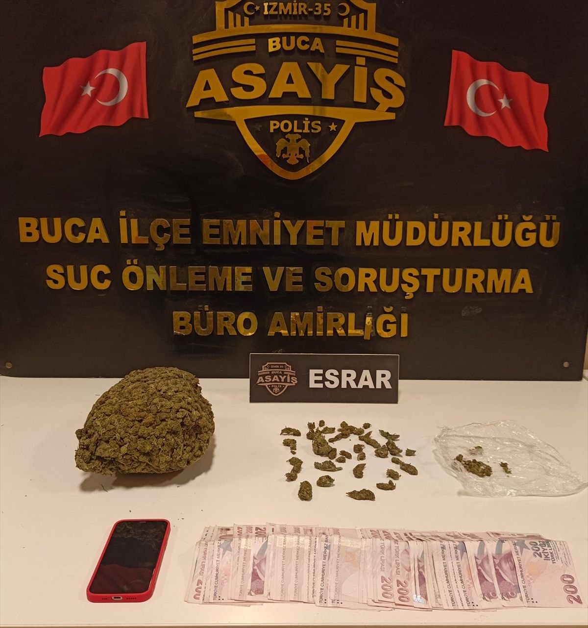 Buca'da bir evde 1 kilo 72 gram esrar ele geçirildi