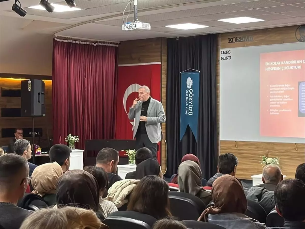 Bucak'ta 'Dijital Aile' semineri düzenlendi