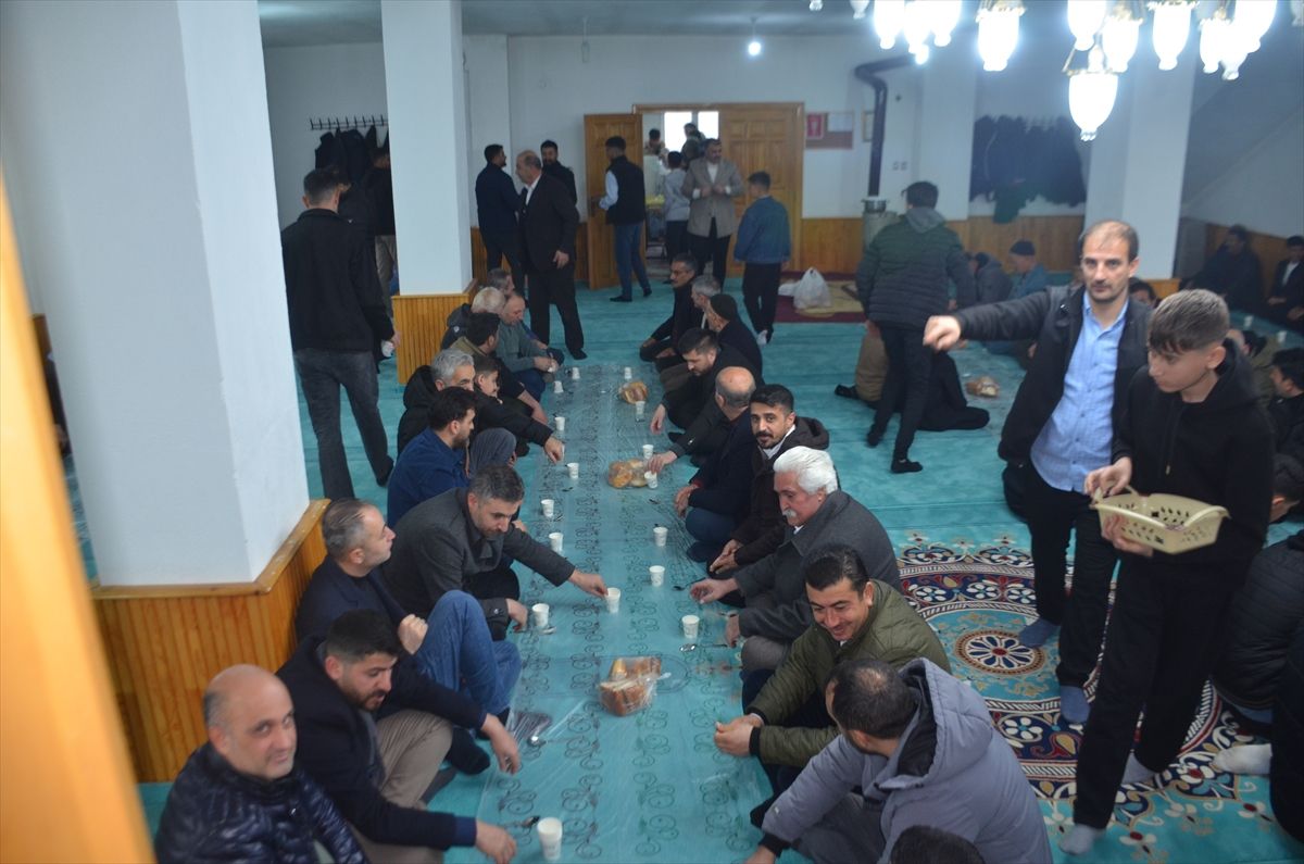 Bulanık Kaymakamı Koşansu vatandaşlarla bayramlaştı