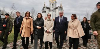 Bulgaristan Dışişleri Bakanı Neynski, Ukrayna'nın Buça kentinde anma törenine katıldı