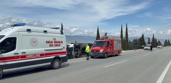 Burdur'da devrilen tırın sürücüsü yaralandı