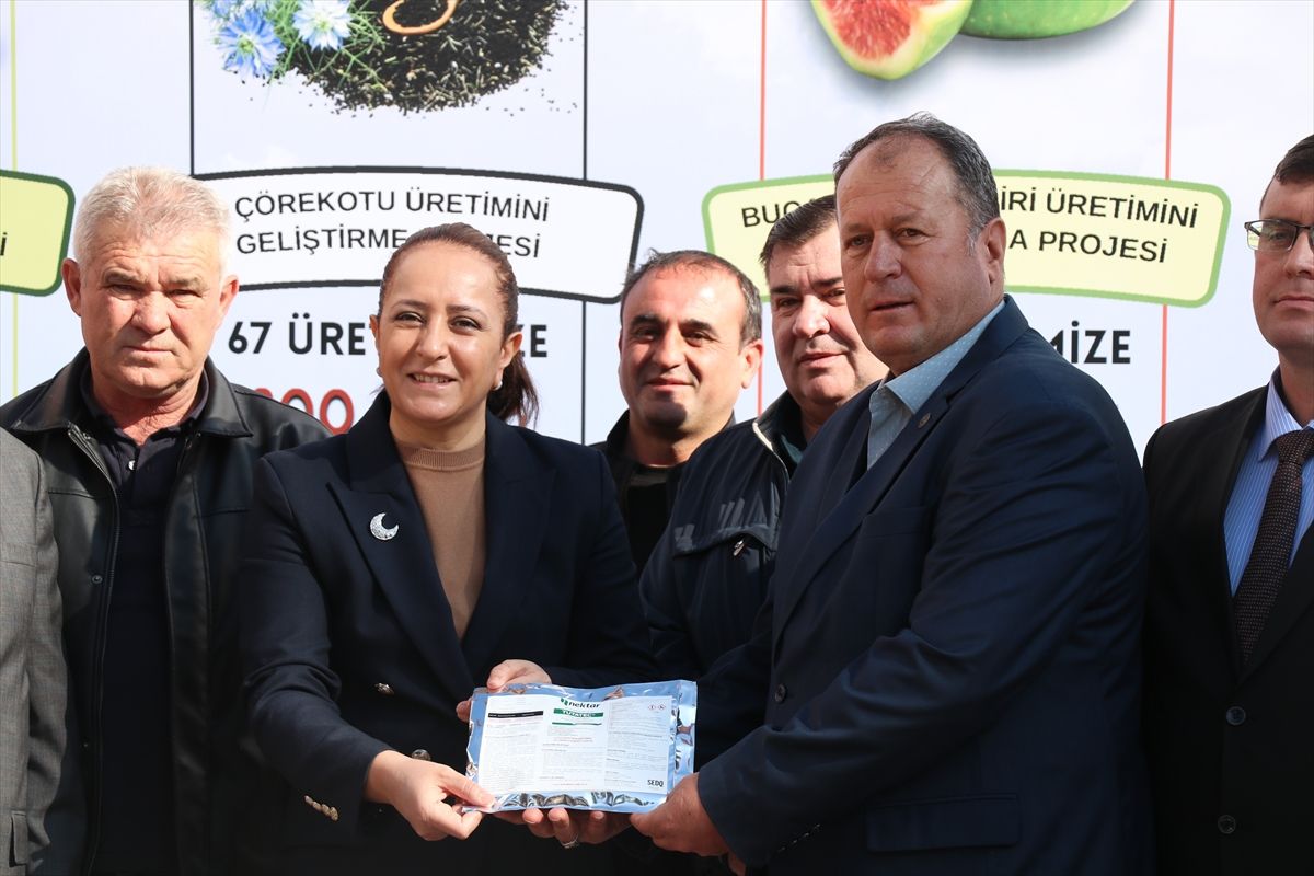 Burdur'da kuraklığa dayanıklı ürünlerin teşviki için üreticilere 20 milyon lira destek verildi