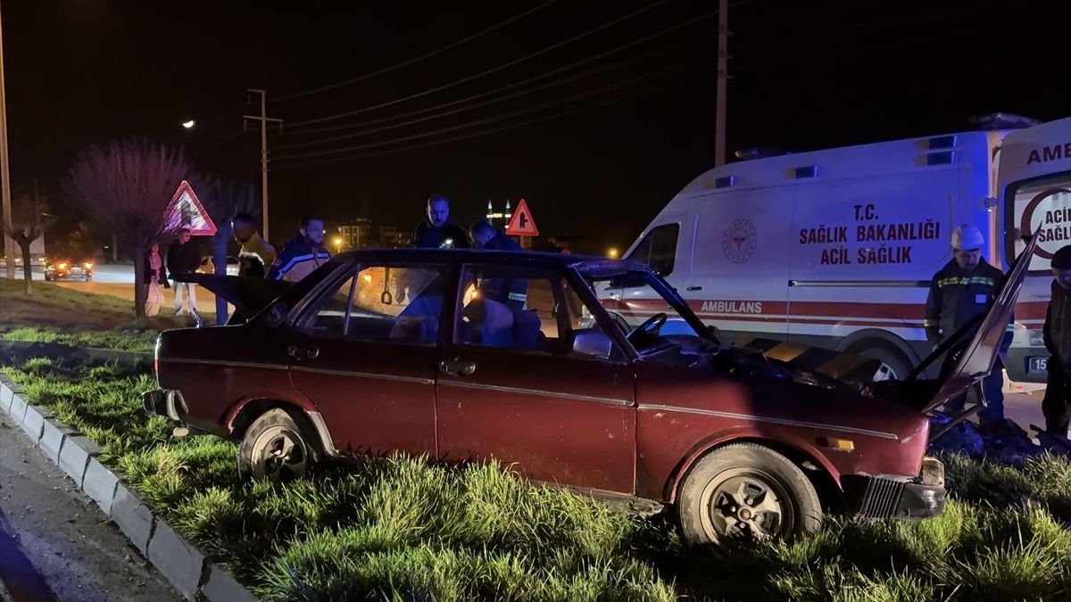 Burdur'da otomobilin elektrik direğine çarpması sonucu 1 kişi öldü