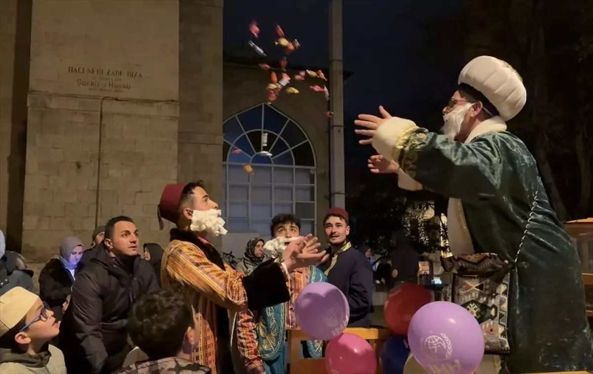 Burdur'da ramazan ayı fener alayıyla karşılandı