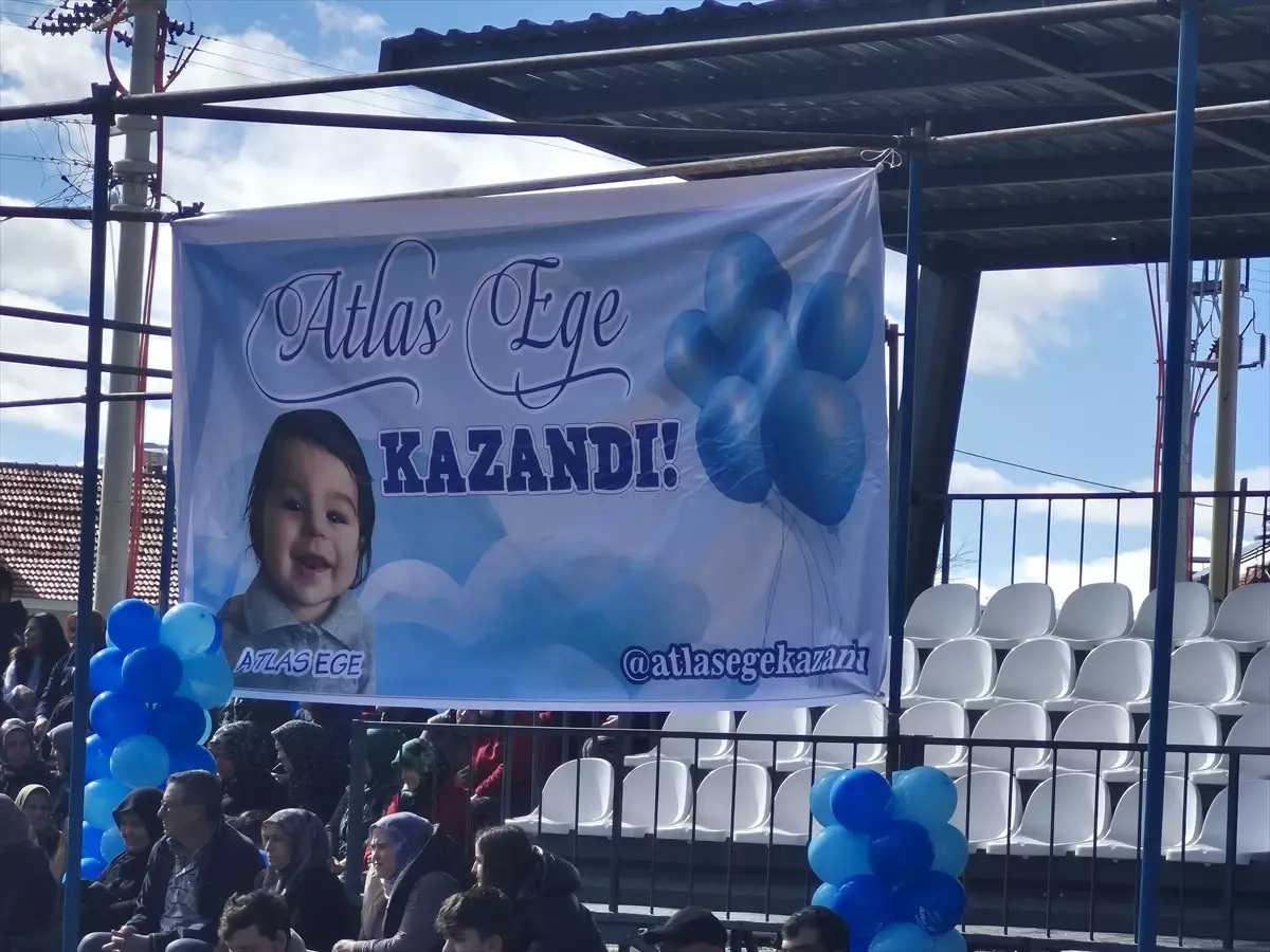 Burdur'da yardım kampanyası tamamlanan SMA'lı Atlas Ege için balon uçuruldu