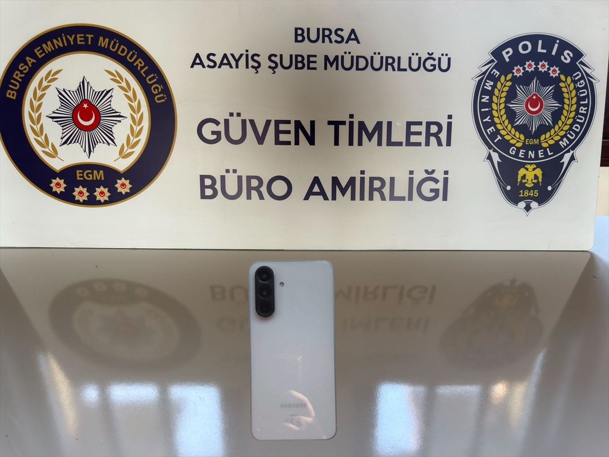 Bursa'da alışveriş yapan kişinin cep telefonunu çaldığı iddia edilen zanlı yakalandı