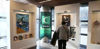 Bursa'da bağımlılıkla mücadele edenlerin eserlerinden oluşan karma sanat sergisi açıldı