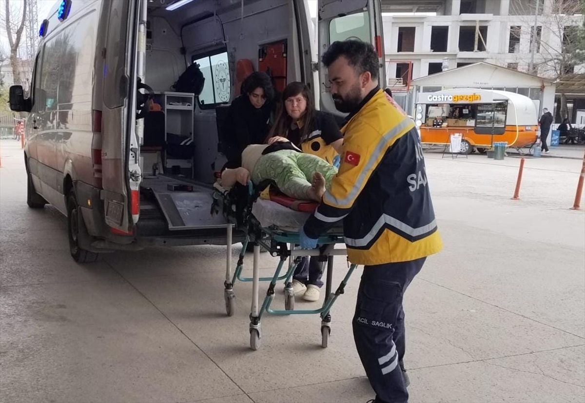 Bursa'da balkondan düşen kadın yaralandı