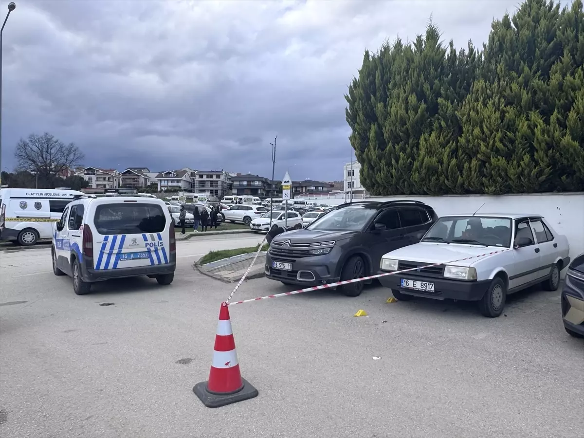 Bursa'da bir kadın öğretmen eski erkek arkadaşı tarafından silahla yaralandı