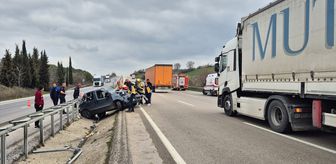 Bursa'da devrilen otomobildeki 5 kişi yaralandı