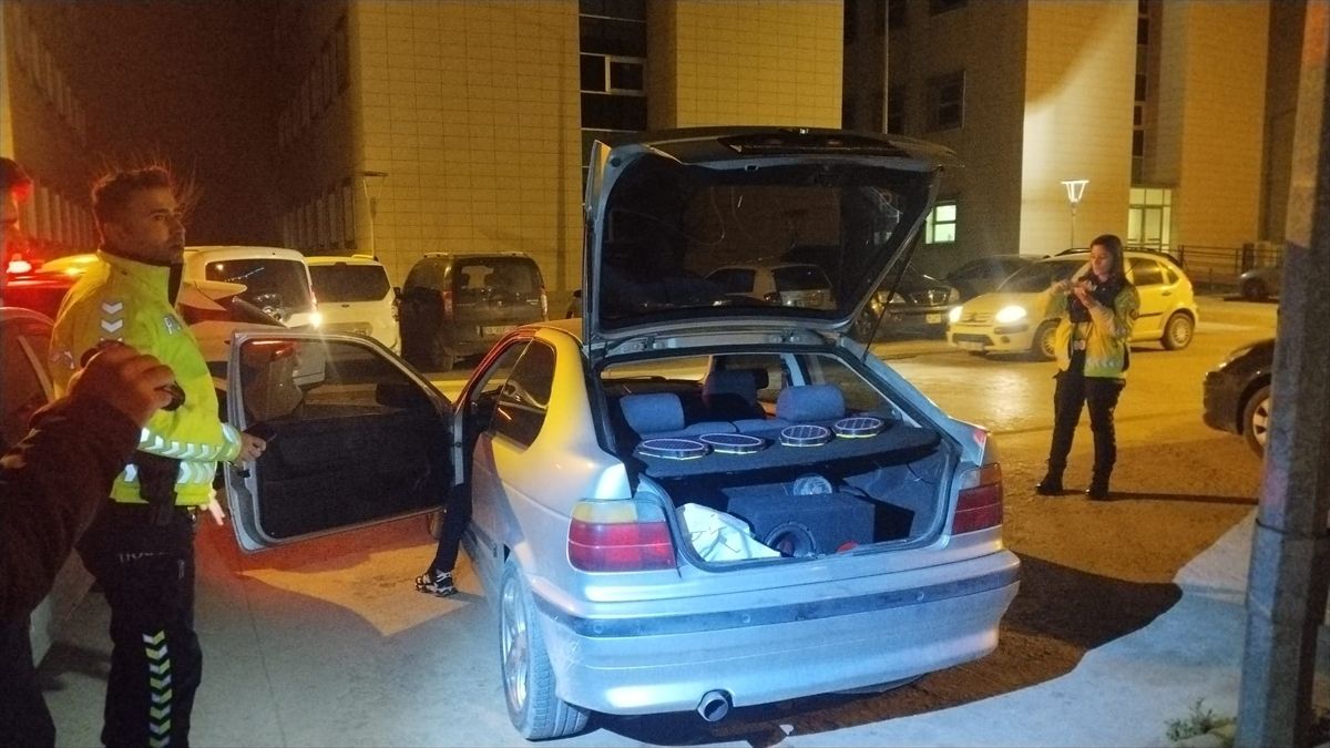 Bursa'da hastane bahçesinde yüksek sesle müzik dinleyen sürücüye para cezası uygulandı