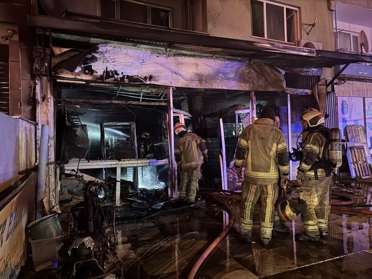 Bursa'da iş yerinde çıkan yangın söndürüldü