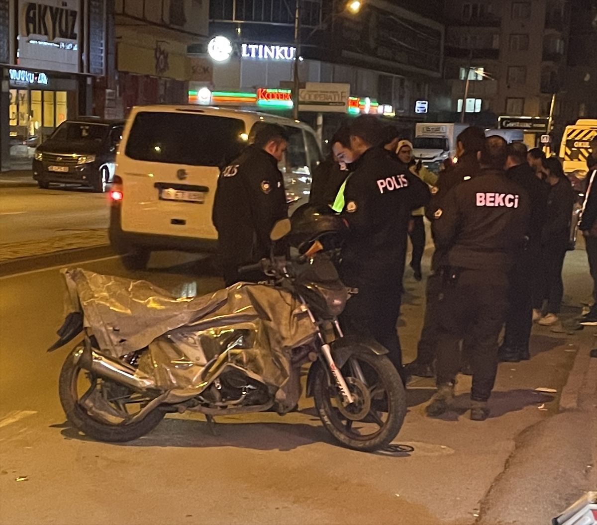 Bursa'da motosiklet kazasında yaralanan 2 kişi hastaneye kaldırıldı
