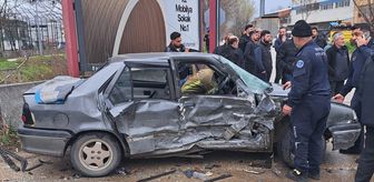 Bursa'da otomobil ile kamyonetin çarpıştığı kazada 9 kişi yaralandı