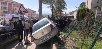 Bursa'da park halindeyken hareket eden otomobilin çarptığı çocuk öldü, dedesi ve kardeşi yaralandı