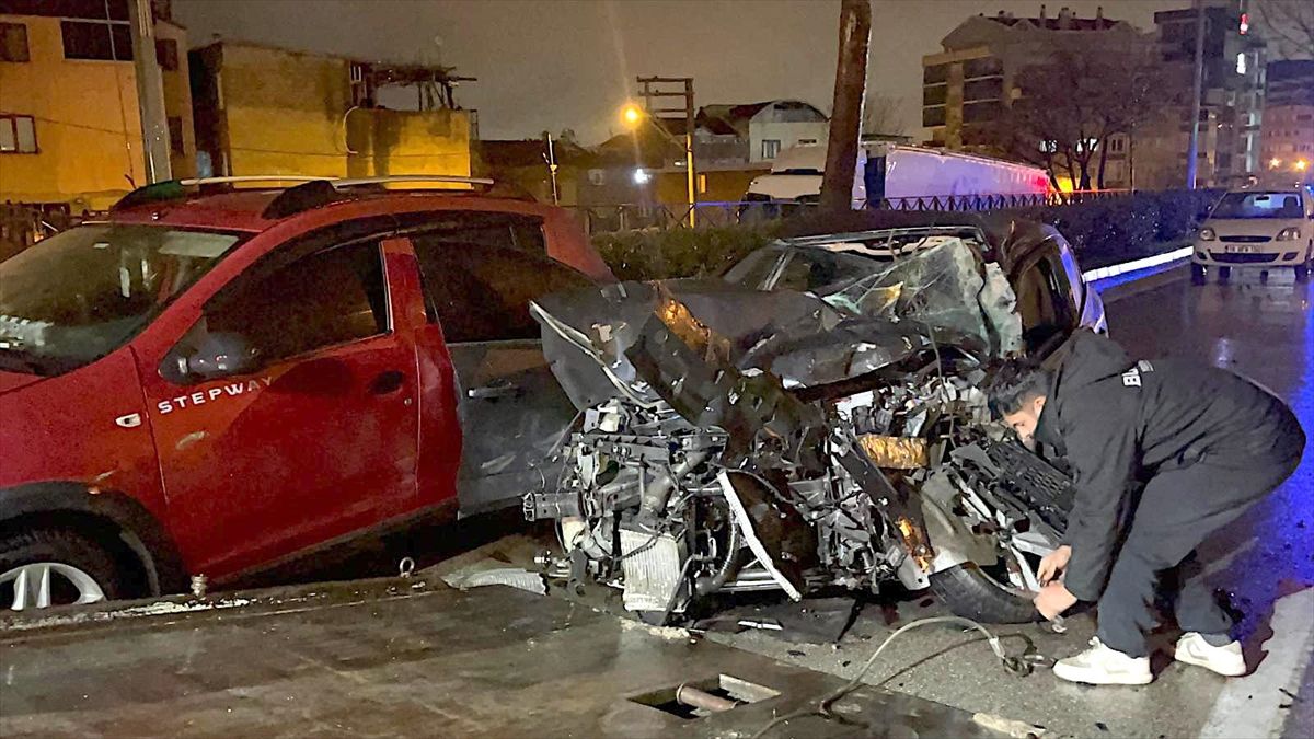 Bursa'da zincirleme trafik kazasında 3 kişi yaralandı
