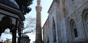 Bursa'daki tarihi Ulu Cami'nin mahyası 'zekat berekettir' olacak