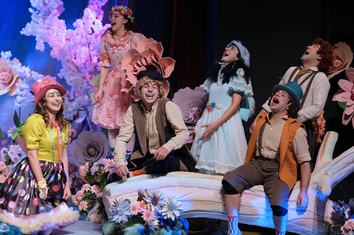 Bursa Devlet Tiyatrosu 'Bencil Dev' oyununun prömiyerini gerçekleştirdi