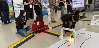 Bursalı öğrenciler Çekya'daki robot yarışmasında derece aldı