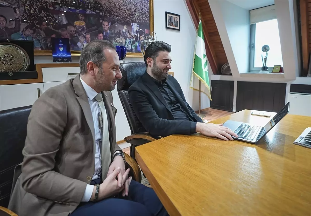 Bursaspor Kulübü Başkanı Enes Çelik, AA'nın "Yılın Kareleri" oylamasına katıldı