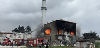 Büyükçekmece'de 3 katlı binada çıkan yangın söndürüldü