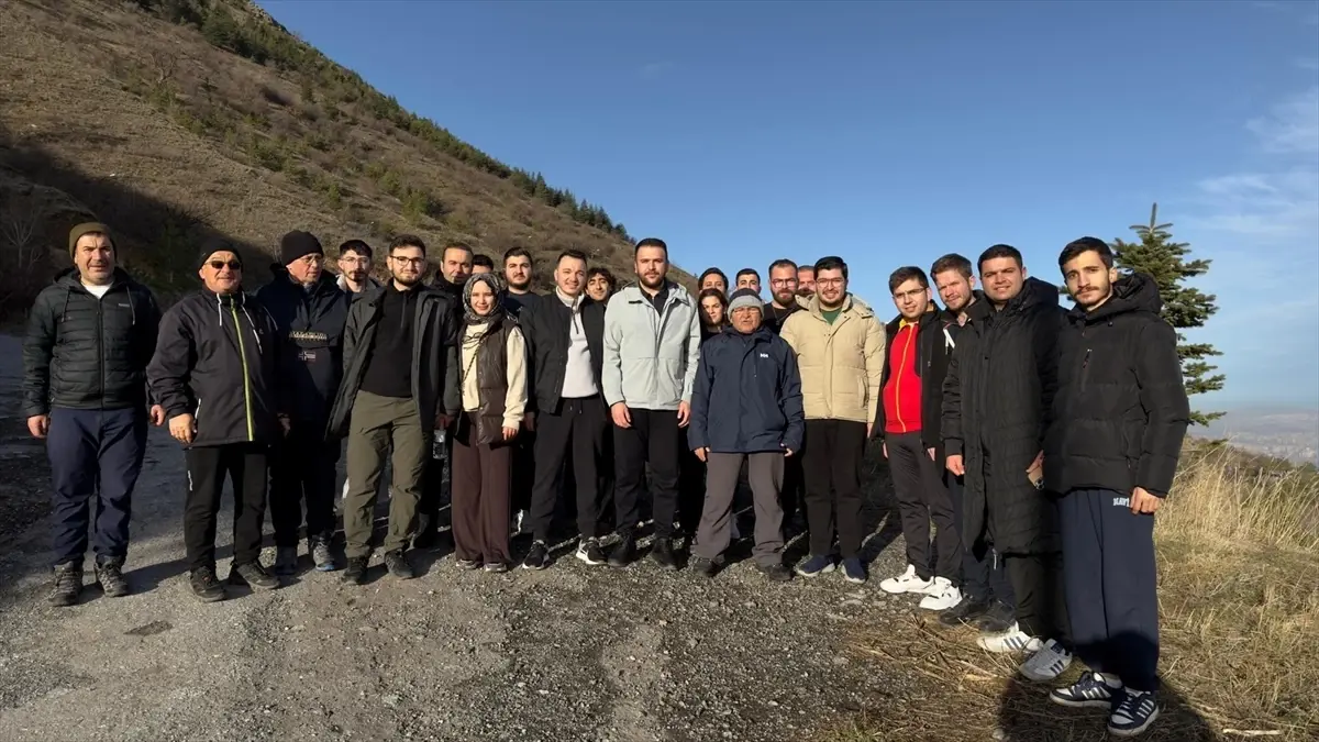 Büyükşehir Belediye Başkanı Büyükkılıç, Ali Dağı'nda gençlerle yürüdü