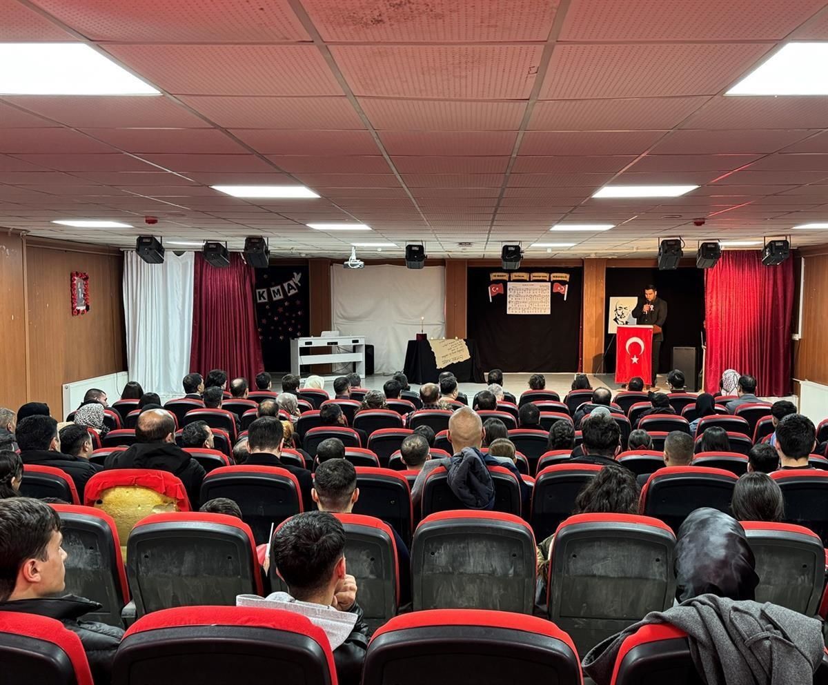 Çaldıran'da İstiklal Marşı'nın Kabulü ve Mehmet Akif Ersoy'u Anma Günü programı düzenlendi