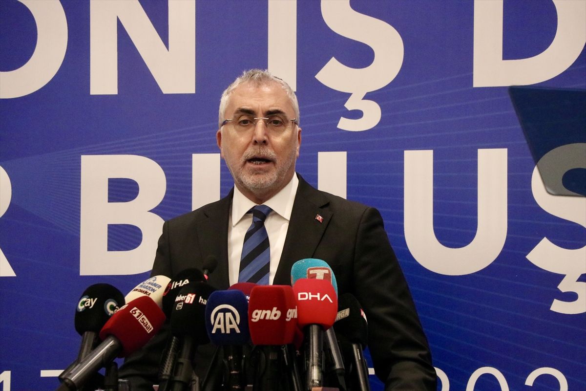 Çalışma ve Sosyal Güvenlik Bakanı Işıkhan, Trabzon'da iş insanlarıyla iftarda bir araya geldi Açıklaması