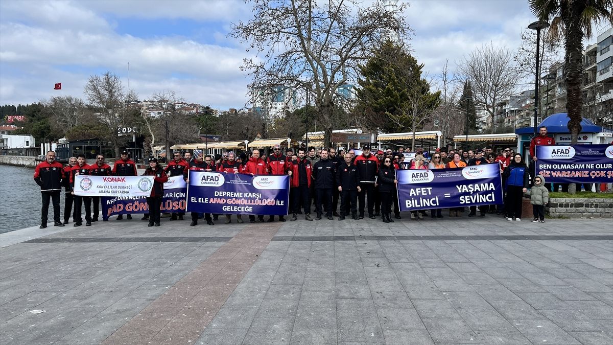 Çanakkale'de deprem farkındalık yürüyüşü düzenlendi