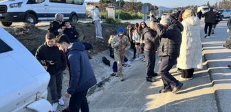 Çanakkale'de minibüs ile SUV tipi aracın çarpıştığı kazada 8 kişi yaralandı