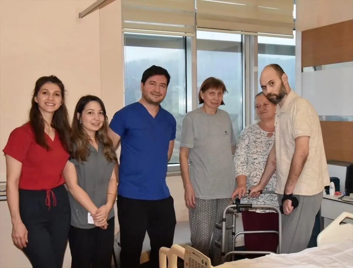 Çanakkale'de trafik kazasında yaralanan Rus çift tedavileri sonrası taburcu edildi