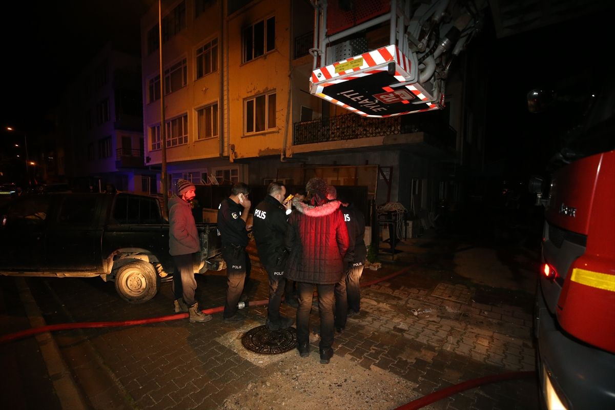 Çanakkale'de yangın çıkan evde hasar oluştu